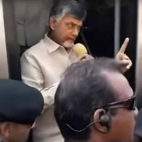 `உங்களுக்கு `டைம்' தர்றேன்; கலைந்து செல்லுங்கள்!'- வாகனத்தை மறித்த பா.ஜ.க-வினரை தெறிக்கவிட்ட சந்திரபாபு நாயுடு
