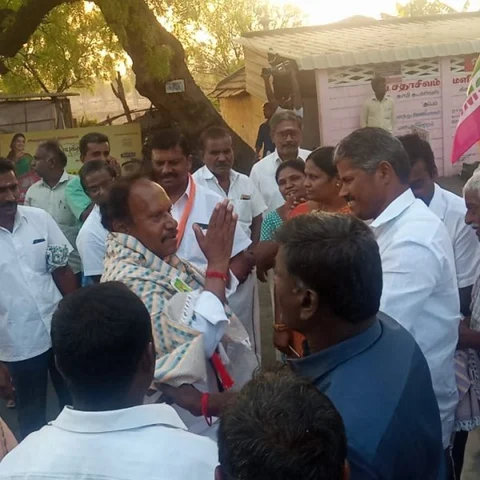 "தேர்தலை நிறுத்த செந்தில் பாலாஜி சதி செய்கிறார்!" - தம்பிதுரை காட்டம்