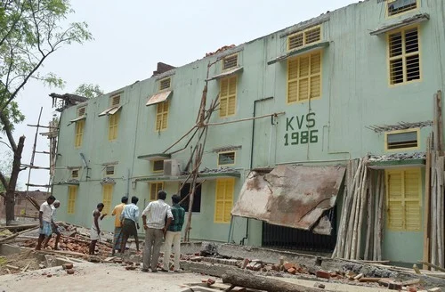 ரிசல்ட்டுக்காக காத்திருந்த 10ஆம் வகுப்பு மாணவன் பலி; வேலையில் விபரீதம் (படங்கள்)