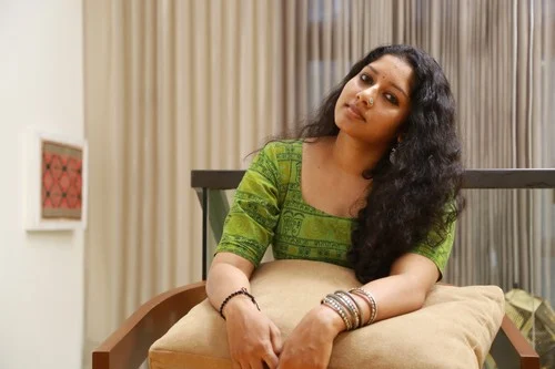 ‘’எனக்காக நகம் வெட்டிக்கிட்டார் சத்யராஜ்!’’ - ஆவ்ஸம் அனு மோல்
