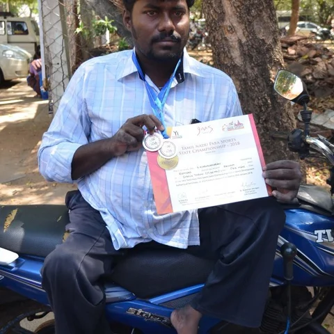 பறக்க நினைப்பவர்களுக்கு கால்கள் தேவையில்லை!- போட்டிகளில் அசத்தும் மாற்றுத்திறனாளி வீரர்