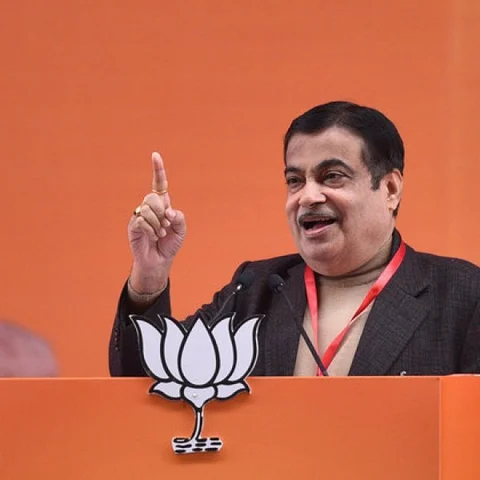 `குடும்பத்தைக் கவனிக்காதவர்களால் நாட்டை நிர்வகிக்க முடியாது!' - மோடியைச் சீண்டுகிறாரா கட்கரி?