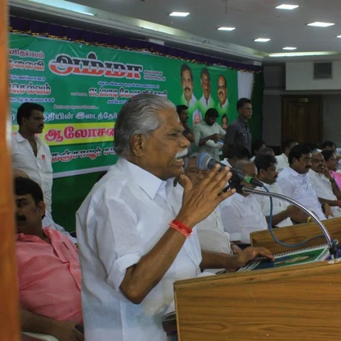 `நல்ல நெல்மணிகள் உள்ளே; பதர்கள் வெளியே!' - தினகரனை விமர்சித்த அமைச்சர் துரைக்கண்ணு