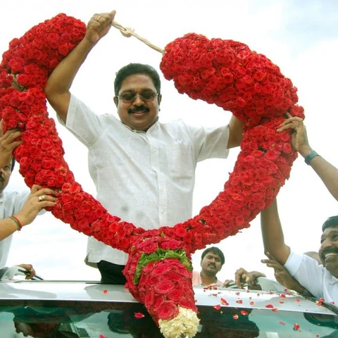 ஆளும்கட்சியை வீழ்த்தி ஆர்.கே.நகர் தொகுதியை கைப்பற்றினார் டிடிவி.தினகரன்! #RKNagar