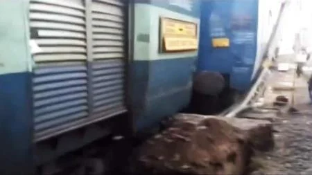 சென்னை - மங்களூர் ரயில் சொர்னூரில் தடம்புரண்டது! - ரயில்கள் பாதியில் நிறுத்தம்