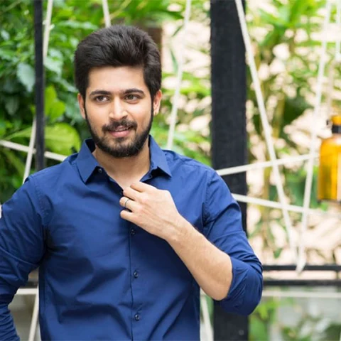 பிக் பாஸ் வீட்டு சுவர் ஏறி குதித்த நடிகர் ஹரீஷ் கல்யாண்..!