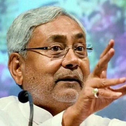 பள்ளிக் குழந்தைகள் உயிரிழந்ததால் ஹோலி பண்டிகையைத் தவிர்க்கும் பீகார் முதல்வர்!