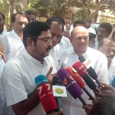 `பழனிசாமியும் பன்னீர்செல்வமும் பயப்படுகிறார்கள்' - குக்கர் தடை விவகாரத்தில் தினகரன் காட்டம்!