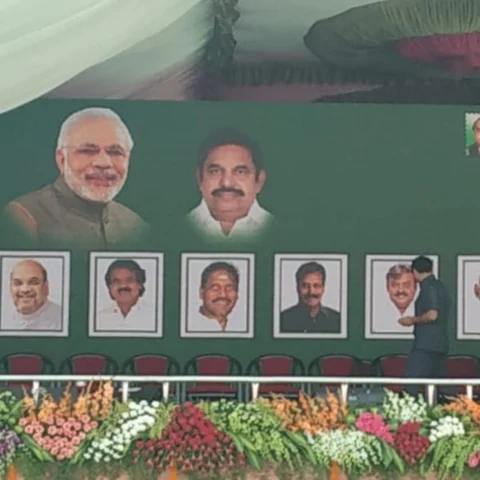 ஓகே ஆனது கூட்டணி? - மோடி பங்கேற்கும் பொதுக்கூட்ட மேடையில் விஜயகாந்த் படம்!
