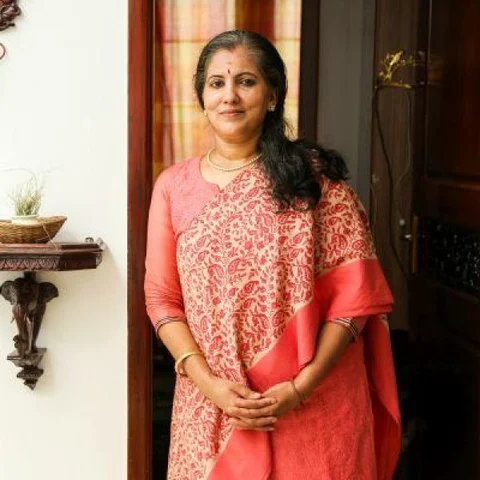 ``அழுகை வந்திடும்; என் பாடல்களைக் கேட்க மாட்டேன்!"- பாடகி சுனந்தா கம்பேக்