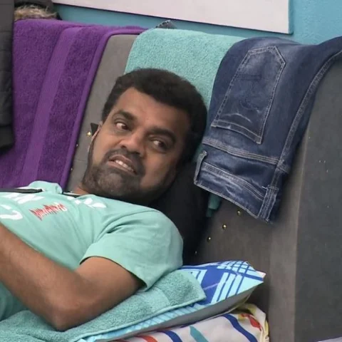 மிஸ்டர் பிக்பாஸ் இதுக்கு மேலயும் இவரை வீட்டுக்குள்ள வெச்சிருக்கணுமா... அலர்ட்! #BiggBossTamil2