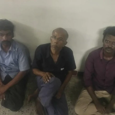 நீதிமன்றத்தில் ஆஜராகிவிட்டு வந்த 17 பேர்மீது தாக்குதல்! சிறுமியை வன்கொடுமை செய்ததால் ஆவேசம்