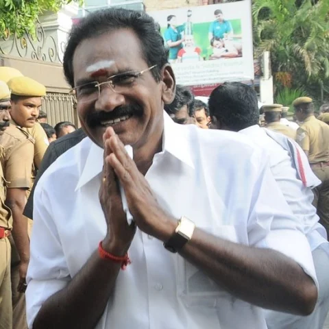 மதுரையில் கோஷ்டி பூசல்! - வேட்பாளர் அறிவிப்பதில் தாமதிக்கும் அ.தி.மு.க