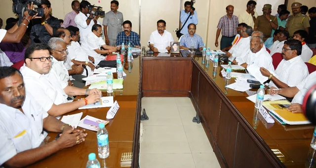 வேலை நிறுத்தம் எதிரொலி ; நெருக்கடியை சமாளிக்க தொழிற்சங்கங்களுடன் மீண்டும் பேச்சுவார்த்தை..!