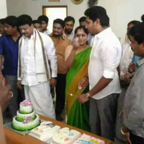 ஆர்ப்பாட்டமில்லாமல் நடந்த பிறந்தநாள் விழா! அரசியலுக்கு அடித்தளம்போடுகிறாரா ஜெயானந்த்?