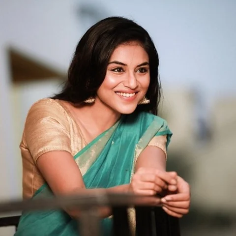 "அவனும் நானும், 'மின்னலே' படம், 'ஸ்டுப்பிட்' ரியாக்ஷன்...வாவ்..!" - லவ் வித் இந்துஜா #LetsLove #VikatanExclusive