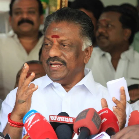 எம்.ஜி.ஆர் நுாற்றாண்டு விழா- மாஸ்டர் பிளானில் ஓ.பி.எஸ்!