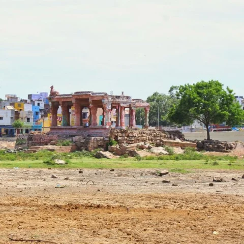 சமூக விரோதிகளின் கூடாரமாகும் பழைமை வாய்ந்த தீர்த்தவாரி மண்டபம்!