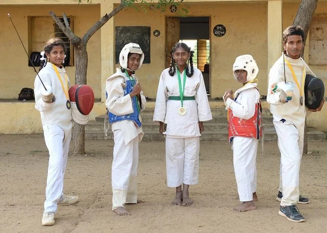 மூடப்படவிருந்த பள்ளியை முன்னேற்றிய ஆசிரியர்கள்! கோவை குறிச்சி அரசுப் பள்ளியின் கதை