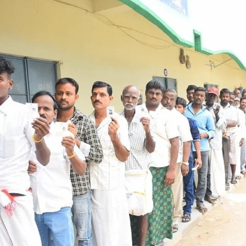 `தமிழகத்தில் காலியாக உள்ள 4 தொகுதிகளுக்கு மே 19-ல் இடைத்தேர்தல்!' - தேர்தல் ஆணையம்