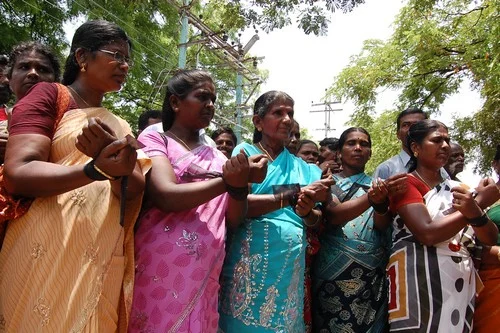 மதுக்கடைக்கு எதிராக கிராம மக்கள் நூதன போராட்டம்! (படங்கள்)