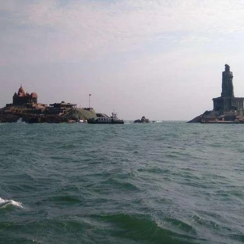 தொடரும் கடல் சீற்றம் - கன்னியாகுமரியில் 2-வது நாளாக படகு போக்குவரத்து நிறுத்தம்!