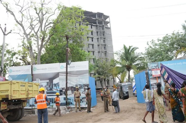 முகலிவாக்கத்தில் மற்றொரு 11 மாடி கட்டடத்திற்கு சீல் வைப்பு!