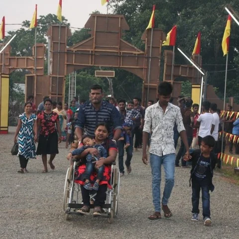 மாவீரர் நாள் - கிளிநொச்சியில் ஆயிரக்கணக்கில் திரண்ட மக்கள்!