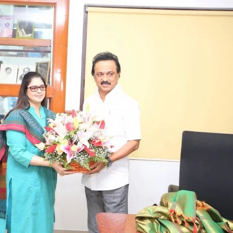 நேற்று ரஜினி; இன்று மு.க.ஸ்டாலினுடன் நக்மா சந்திப்பு!