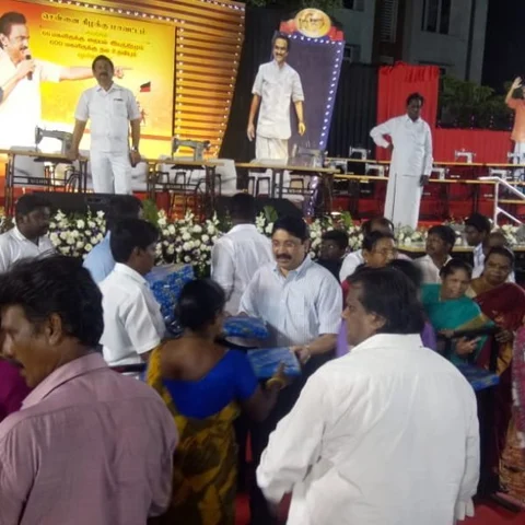 `ஜெயலலிதாவுக்கு துரோகம் செய்தவர்களை வீட்டுக்கு அனுப்ப வேண்டும்!' - தயாநிதி மாறன்