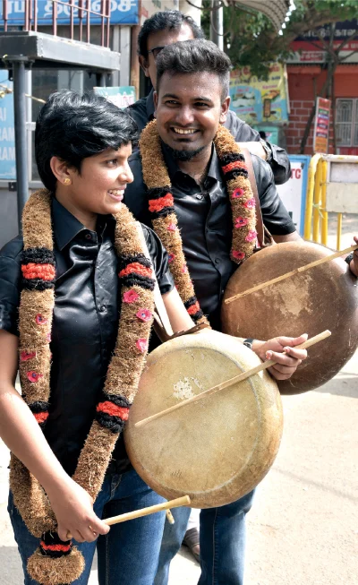 ஜெ. மர்மம் to தமிழக அரசு துரோகம்: 4 நிமிட வாசிப்பில் ஜூ.வி.யின் 8 துளிகள்!