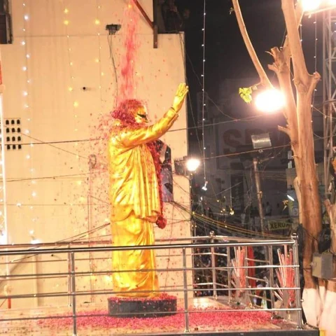 ‘கொட்டிய பூ மழை; கரகரத்த கலைஞர் குரல்’ - சிலை திறப்பு விழாவில் கலங்கிய ஸ்டாலின்!
