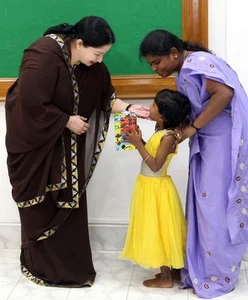 காது வால் நரம்பு அறுவை சிகிச்சை குழந்தைகளுக்கு கருவி: ஜெயலலிதா வழங்கினார்