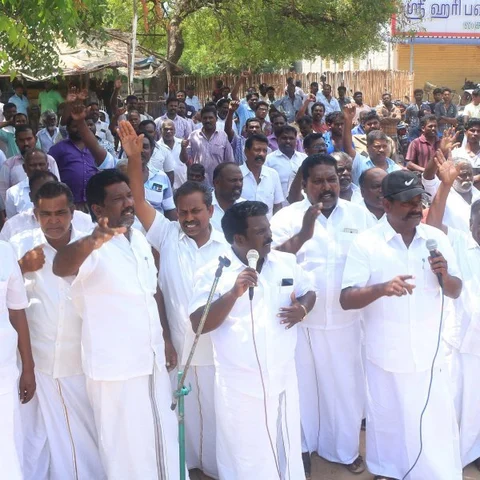 `இலங்கைச் சிறையில் தவிக்கும் மாணவர்களை விடுதலை செய்க!’ - ராமேஸ்வரத்தில் மீனவர்கள் ஆர்ப்பாட்டம்