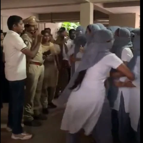 `உன் வாழ்க்கை அவ்வளவுதான்!’ - லீவு கேட்டு போராடிய மாணவிகளுக்கு நேர்ந்த கொடுமை