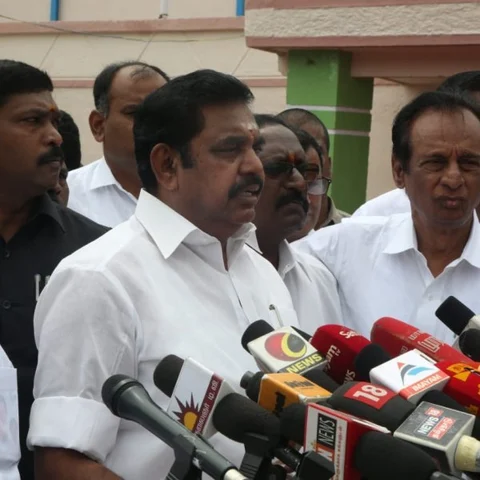 முல்லைப் பெரியாறில் 142 அடிக்கு மேல் தண்ணீர் நிரப்பக் கூடாது என்று வதந்தி பரப்புகிறார்கள் - முதல்வர் பழனிசாமி