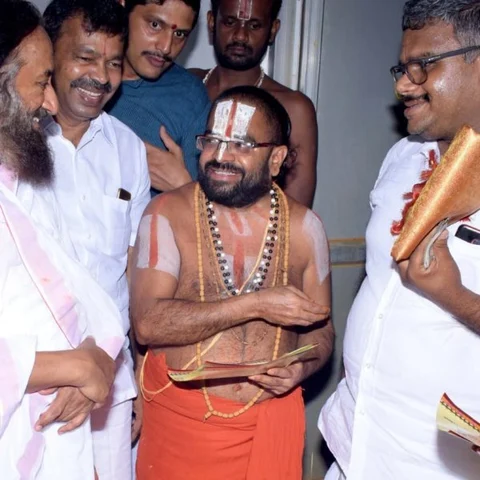 சபரிமலையின் பாரம்பர்யம் காக்கப்பட வேண்டும்! - ஸ்ரீ ஸ்ரீ ரவிசங்கர்