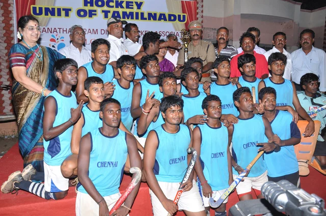 மாவட்டங்களுக்கிடையேயான ஹாக்கி போட்டி: சென்னை அணி வெற்றி (படங்கள்)