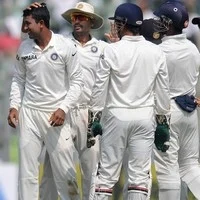 மும்பை டெஸ்ட்: 9 விக்கெட்டுகளை இழந்து மே.தீவு அணி திணறல்!