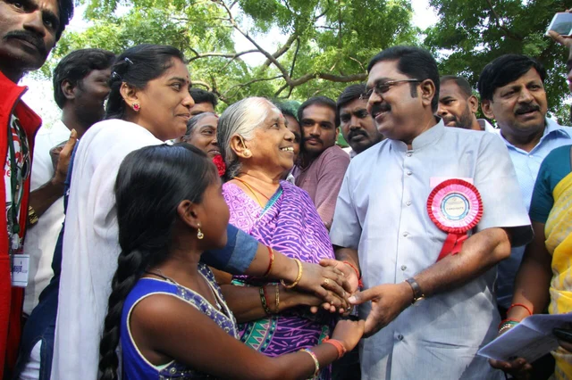 ஆர்.கே நகர் தேர்தல் முடிவுகள்: டி.டி.வி. தினகரன் முன்னிலை #RKNagar