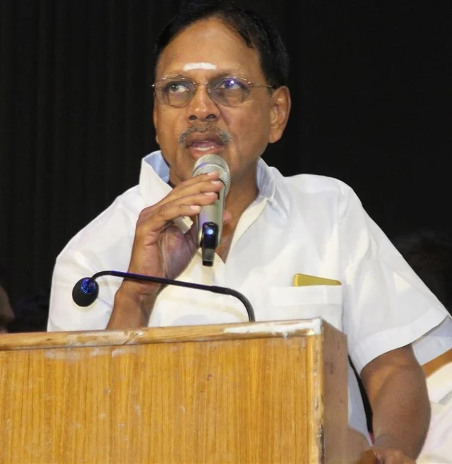 "நடிகர்கள் சம்பளத்தைக் குறைக்க முயற்சிக்காமல், இந்த சாதாரணப் பிரச்னைக்கு போராடுகிறார்கள்!" - சினிமா ஸ்டிரைக் அப்டேட்