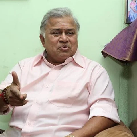 '' 'ம்'னு சொல்லுங்க, நடிக்கவைக்கிறேன்னார் தனுஷ்.... எத்தனை ‘ம்’ சொல்றது நான்?" - ராதாரவி ஷேரிங்ஸ்