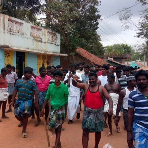 அரியலூர் மோதல்: பா.ம.க-வுக்கு உதவுகிறதா அ.தி.மு.க? - விடுதலைச் சிறுத்தைகள் கட்சியினர் காட்டம்