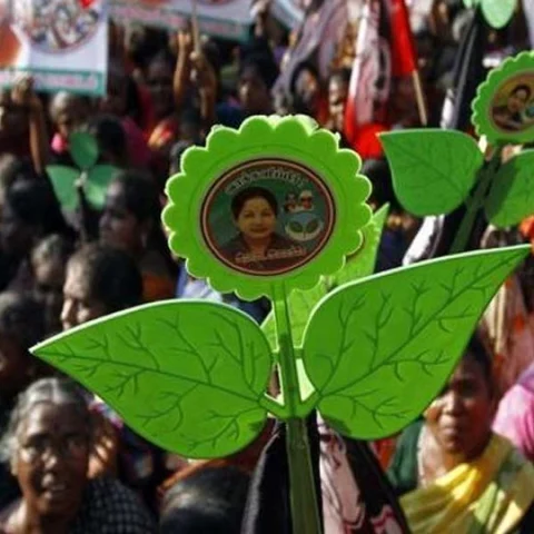 ஆயிரம்... இரண்டாயிரம்... நாலாயிரம்..! - தேர்தல் ஏலத்தில் முந்தும் அ.தி.மு.க... பிந்தும் தி.மு.க!
