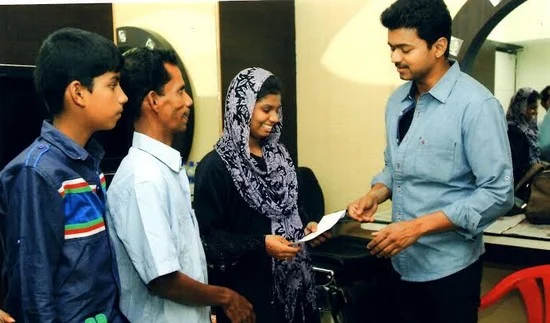 ஏழை மாணவியின் கல்விச் செலவை ஏற்றார் விஜய்!