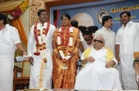 வீரபாண்டி ஆறுமுகம் பேத்தி திருமணம்: கருணாநிதி நடத்தி வைத்தார்