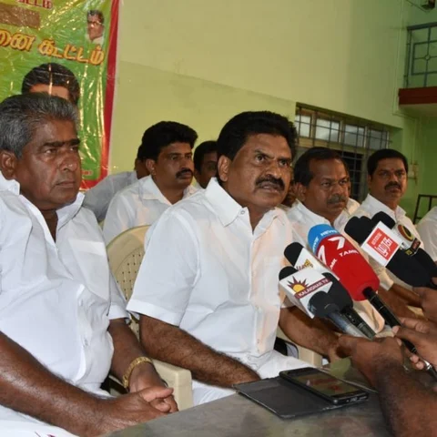 `` தங்களை காப்பாற்றிக்கொள்வதற்காக பா.ஜ.க-வுடன் கூட்டணி!" - அ.தி.மு.க-வை விளாசிய ஈஸ்வரன்