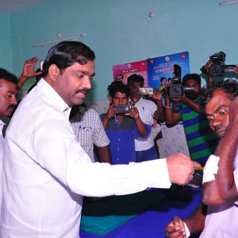 மீனவர்கள் மீது துப்பாக்கிச் சூடு நடத்திய கடலோரக் காவல்படையினர்மீது கொலைமுயற்சி வழக்குப்பதிய வேல்முருகன் கோரிக்கை