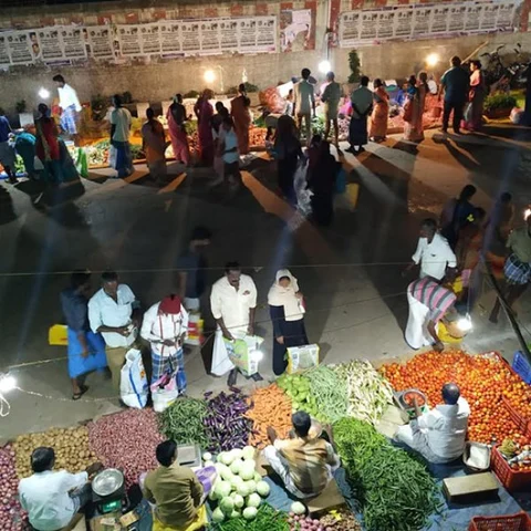 காய்கறிச் சந்தையாக மாறியது புதிய பேருந்து நிலையம்! - அரசின் அலட்சியத்தால் சீர்காழியில் தொடரும் அவலம்