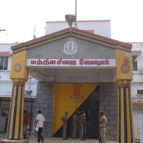 `காட்பாடியில் தந்தை-மகன் எரித்துக் கொலை!’ - ராணுவ வீரர், கார் ஓட்டுநருக்கு இரட்டை ஆயுள் தண்டனை